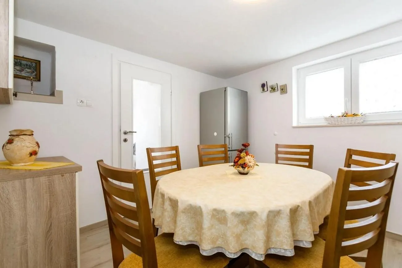 Apartments By The Sea Nska, Krk - 21689 مالينسكا