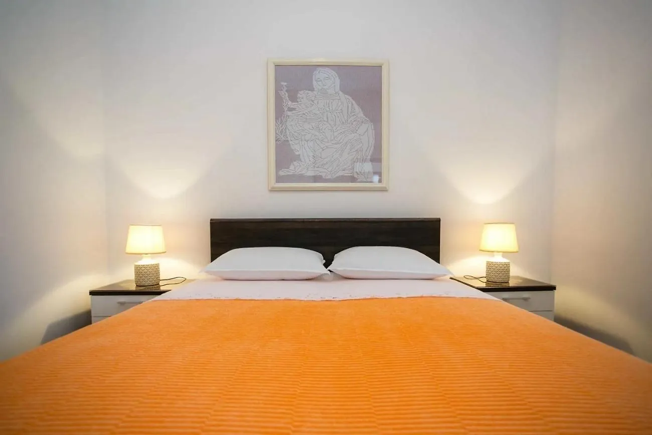 Apartments By The Sea Nska, Krk - 21689 مالينسكا