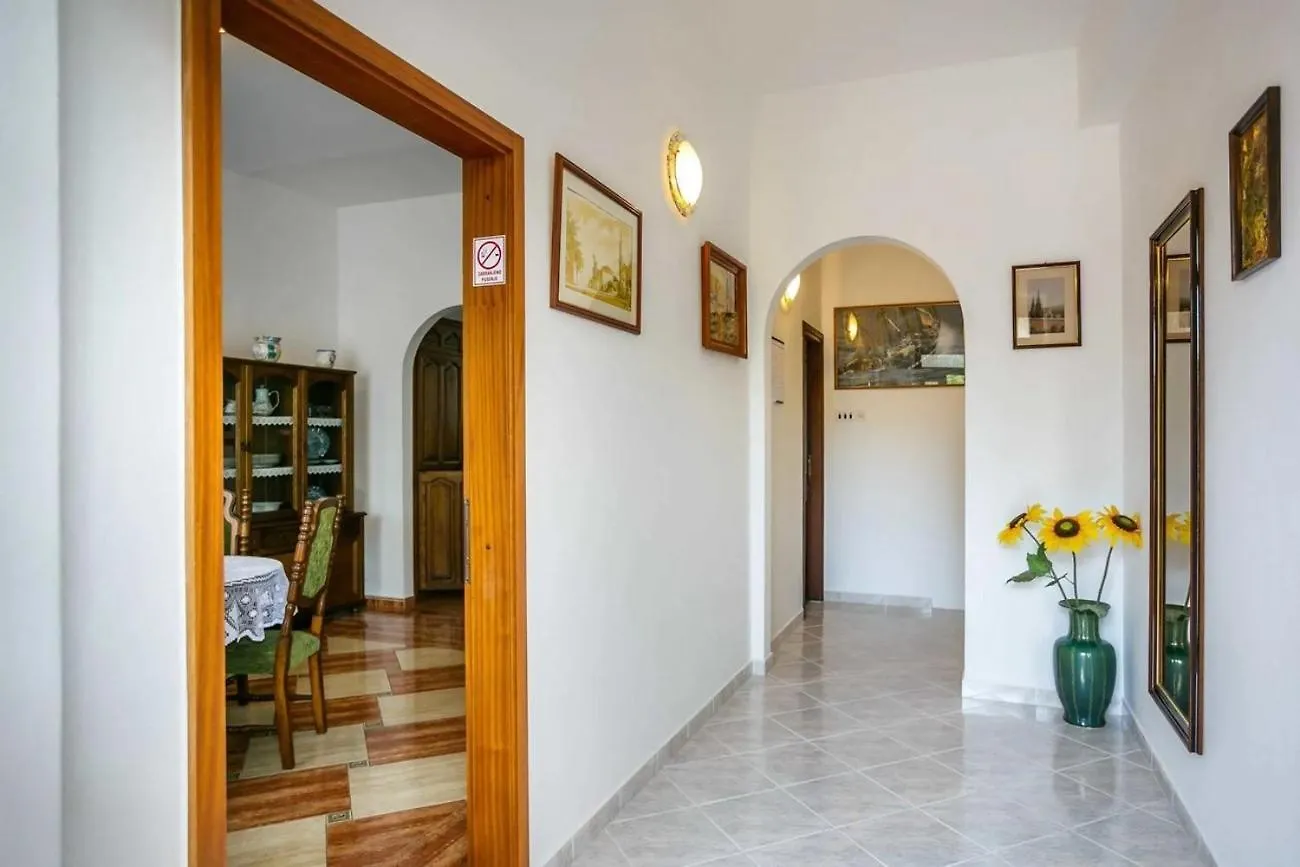 Apartments By The Sea Nska, Krk - 21689 مالينسكا