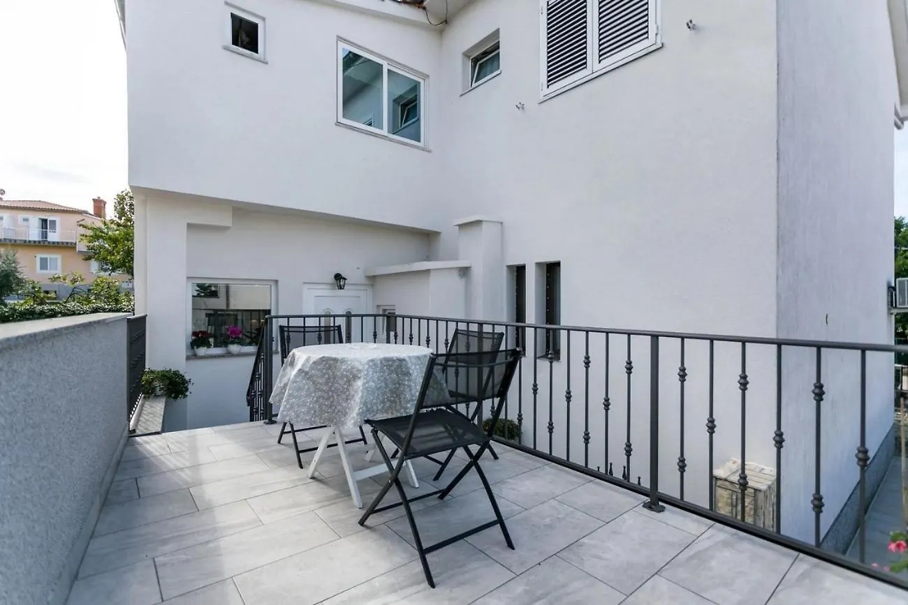 Apartments By The Sea Nska, Krk - 21689 مالينسكا 0*,