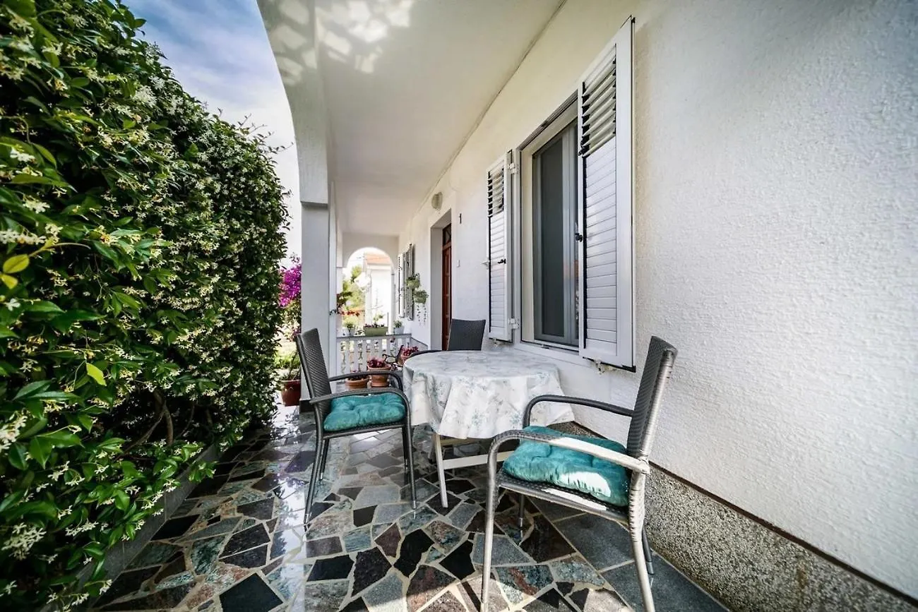 Apartments By The Sea Nska, Krk - 21689 مالينسكا 0*,