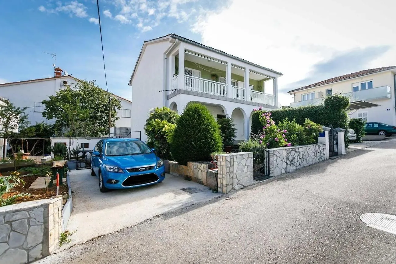 Apartments By The Sea Nska, Krk - 21689 مالينسكا